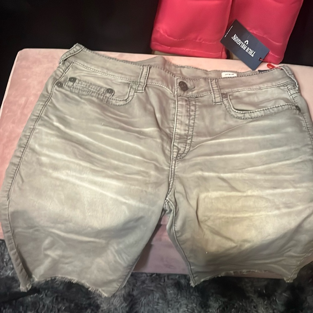 True Religion Big T size 40 men’s. Style: MC126XT3, color charcoal/cho wash